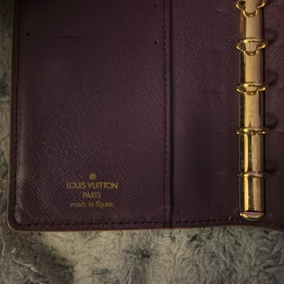 Men’s or Women’s Louis Vuitton Epi Passport Holder in Excellent condition! - Picture 11 of 12